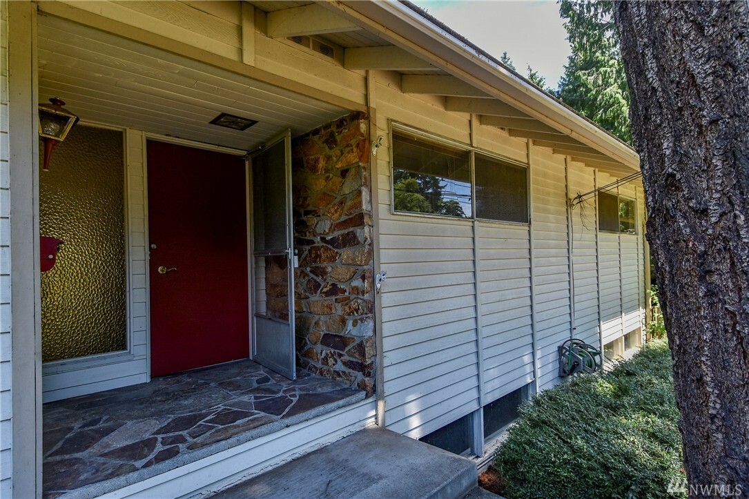 Property Photo:  8828 SE 61st St  WA 98040 