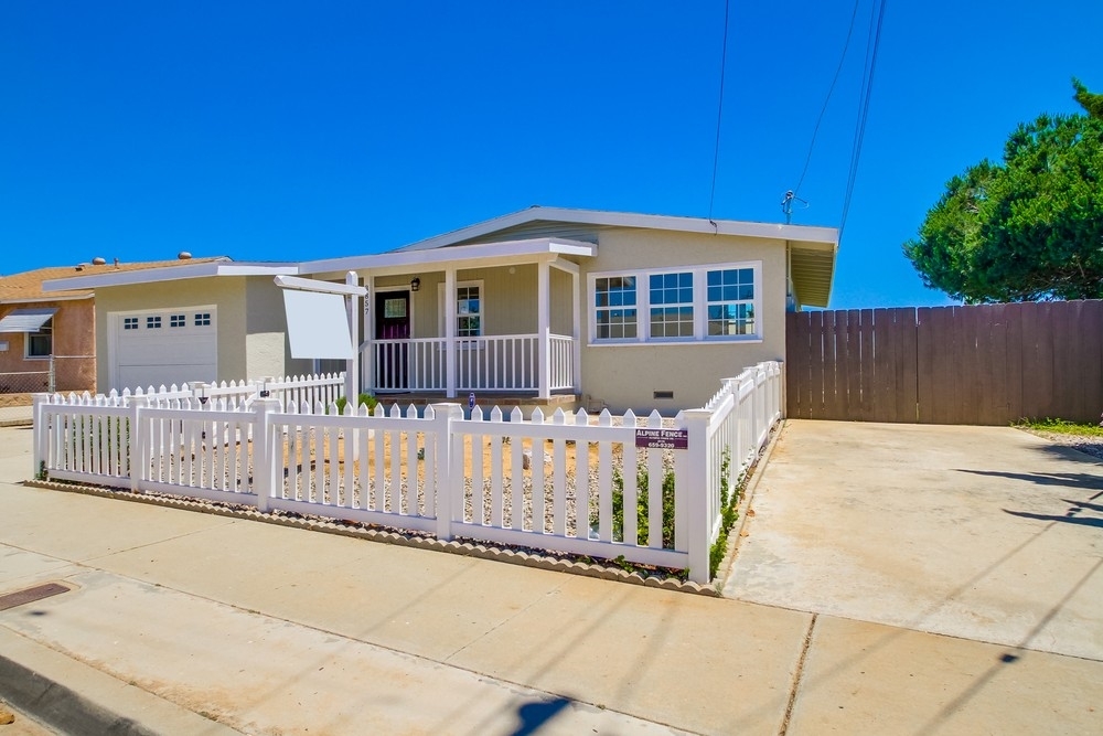 Property Photo:  3857 Tomahawk Ln  CA 92117 