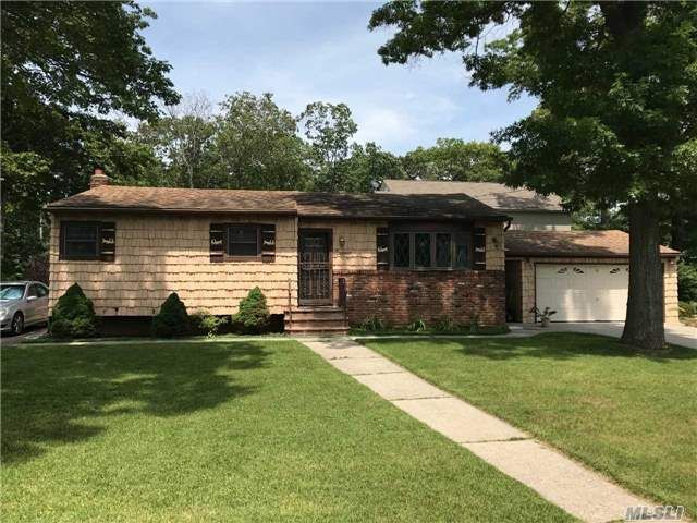 Property Photo:  16 Lake Place  NY 11798 