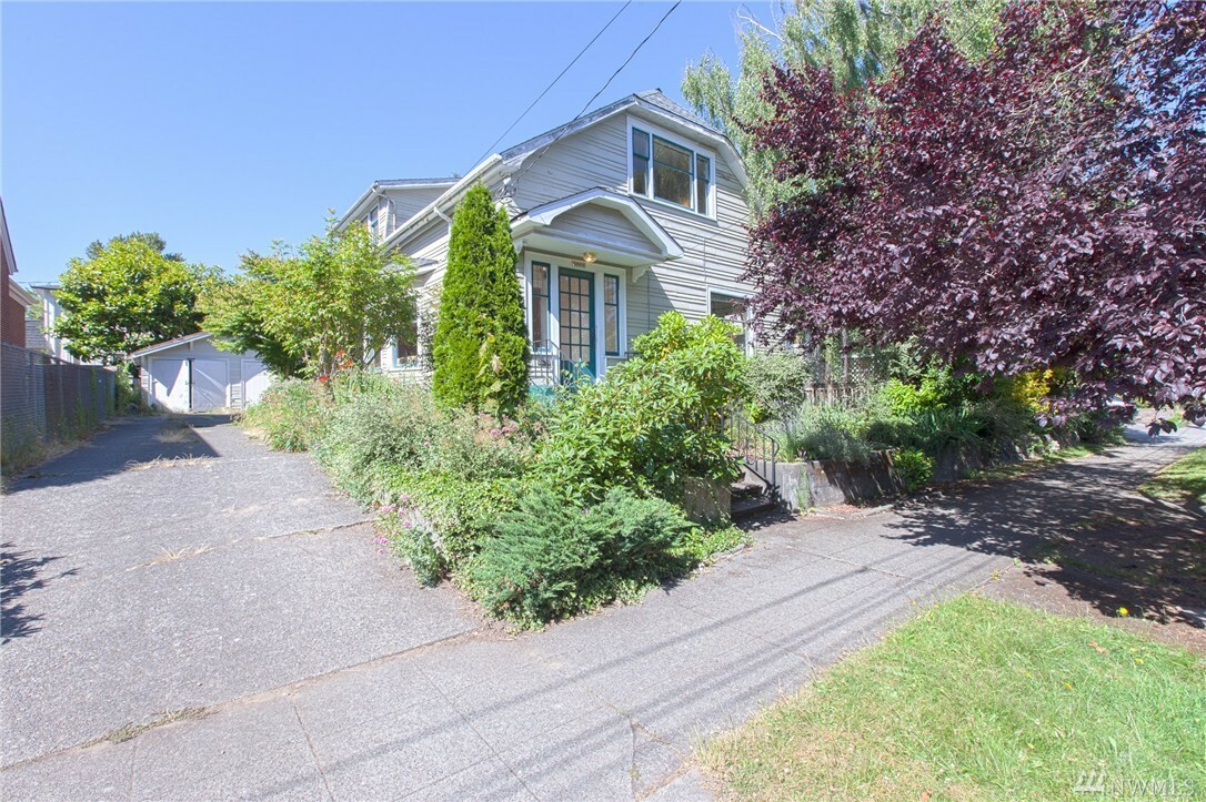 Property Photo:  2050 NW 61st St  WA 98107 