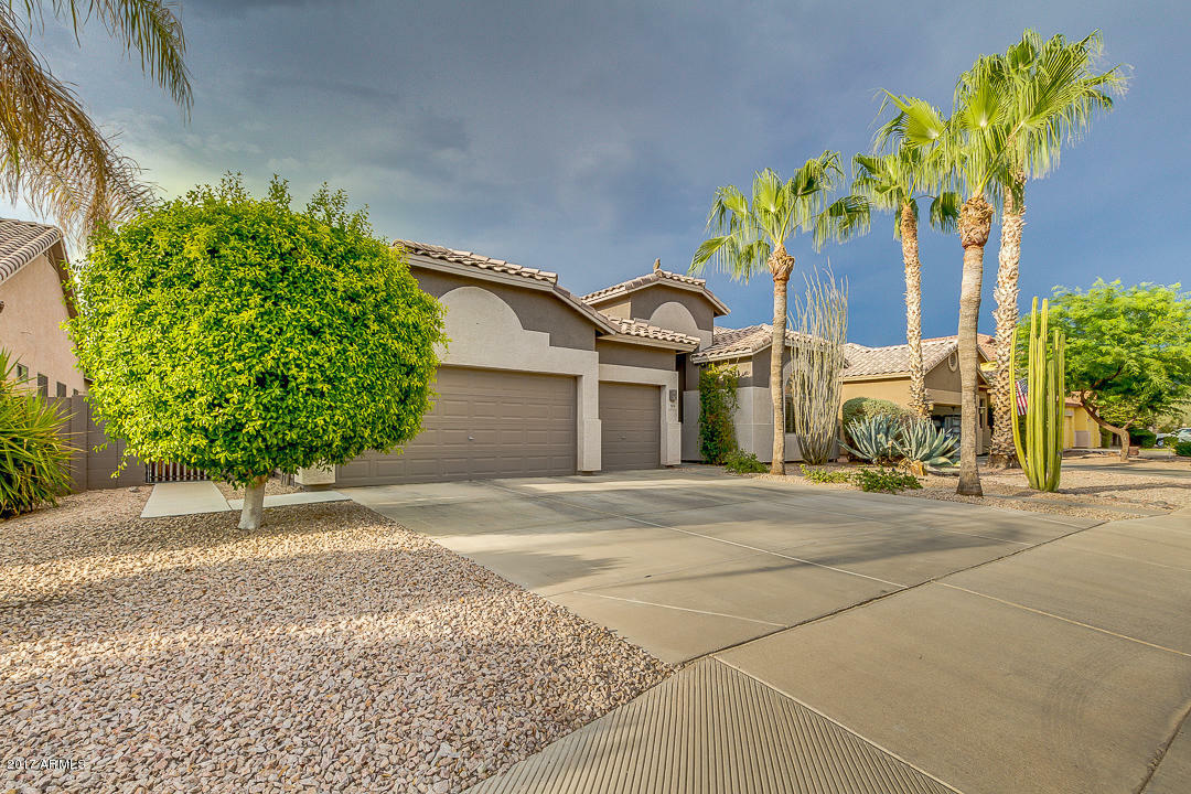 Property Photo:  918 W Juniper Avenue  AZ 85233 