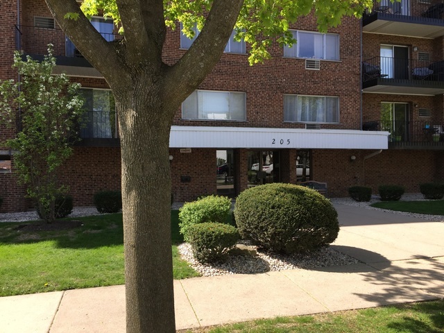 Property Photo: 205 W Miner Street 304 IL 60005