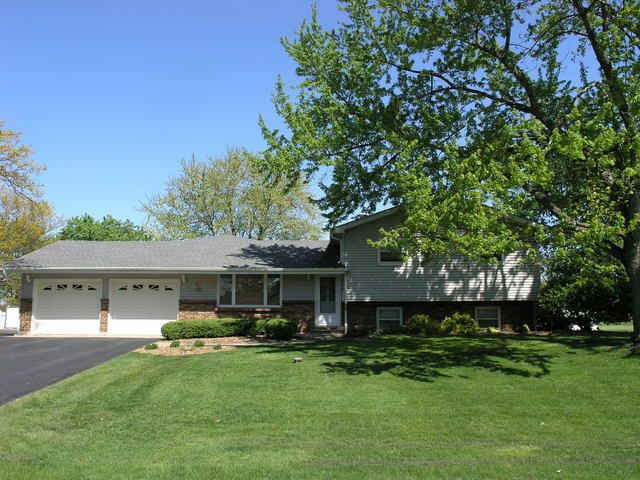 Property Photo:  1800 Tudor Lane  IL 60451 