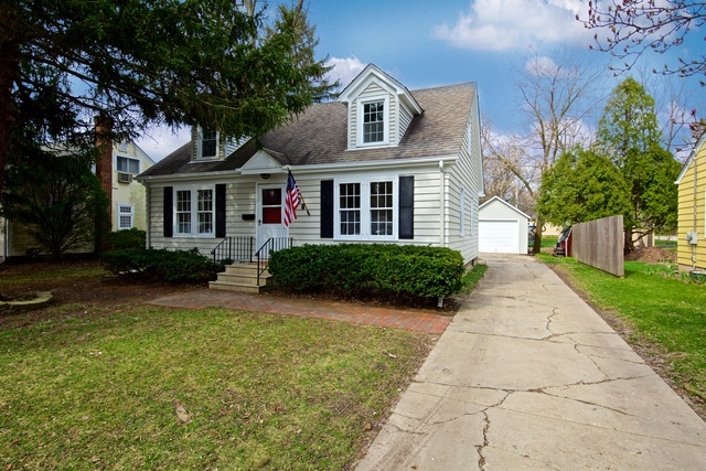 Property Photo: 808 Richards Street IL 60134