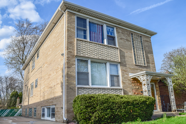 Property Photo: 2204 Oakton Street IL 60068