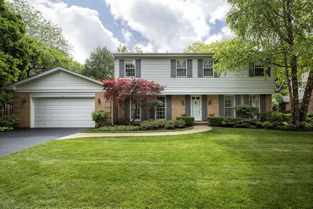 Property Photo:  1301 Crestwood Drive  IL 60062 