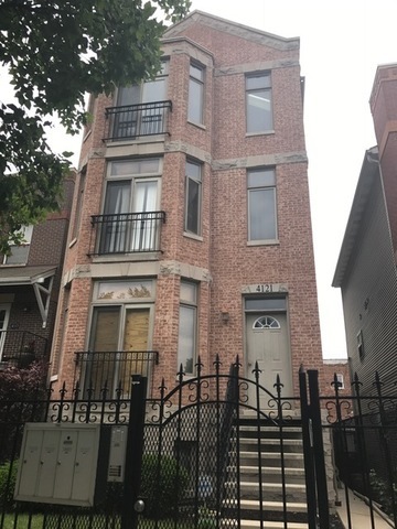 Property Photo: 4121 Vincennes Avenue 1 IL 60653