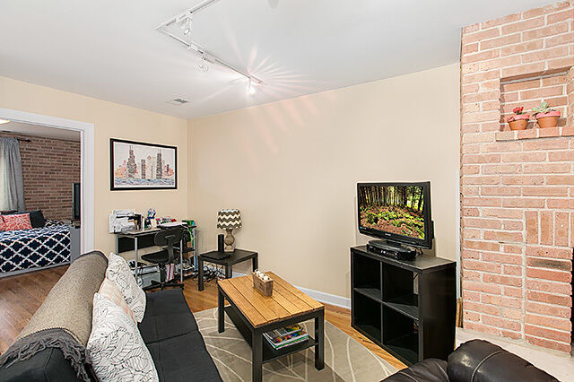 Property Photo: 711 W Melrose Street B2 IL 60657