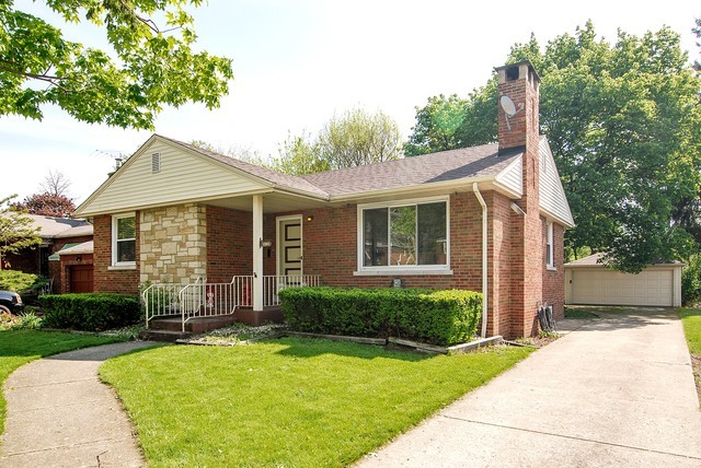 Property Photo:  1341 Suffolk Avenue  IL 60154 