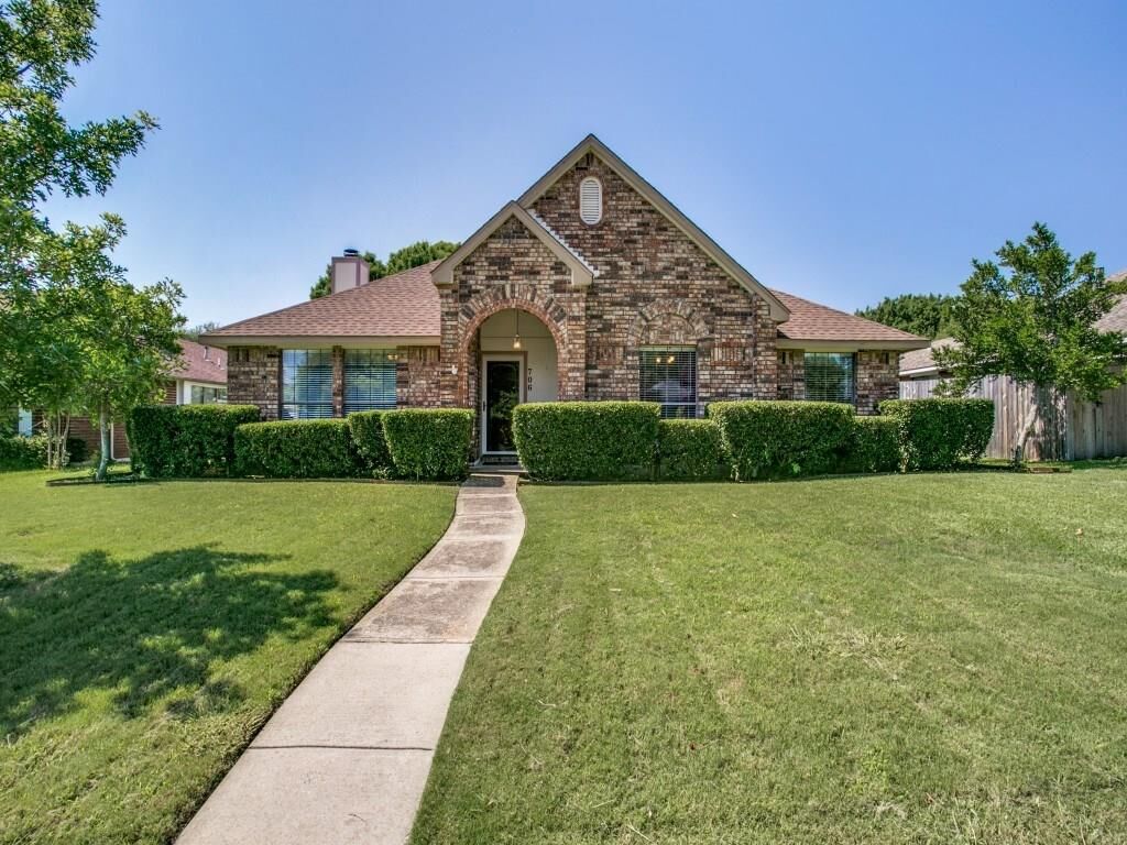 Property Photo: 706 Cottonwood Drive TX 75002