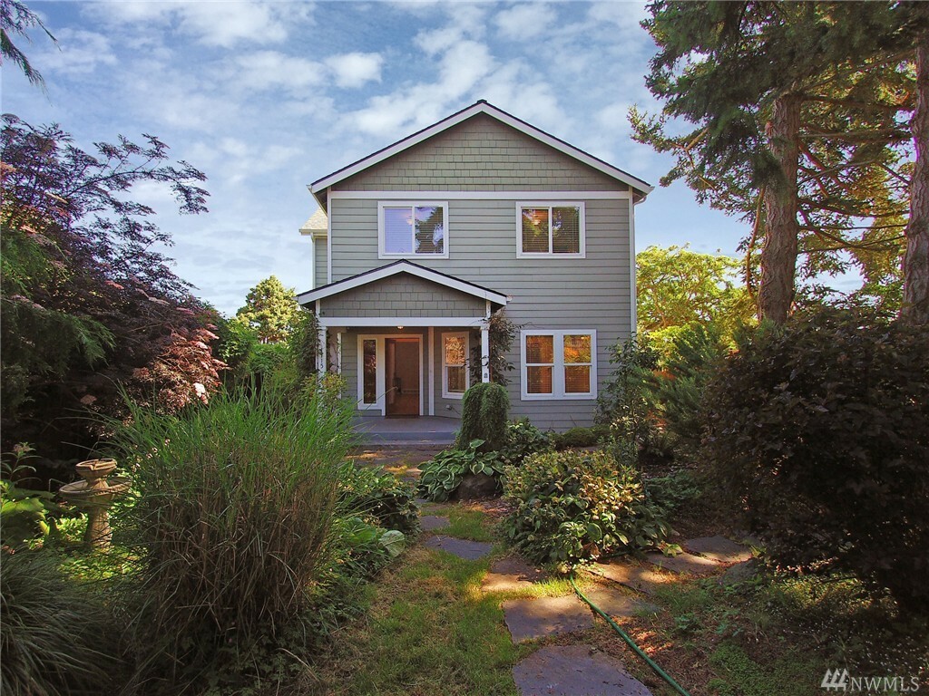 Property Photo:  1715 W 6th St  WA 98363 