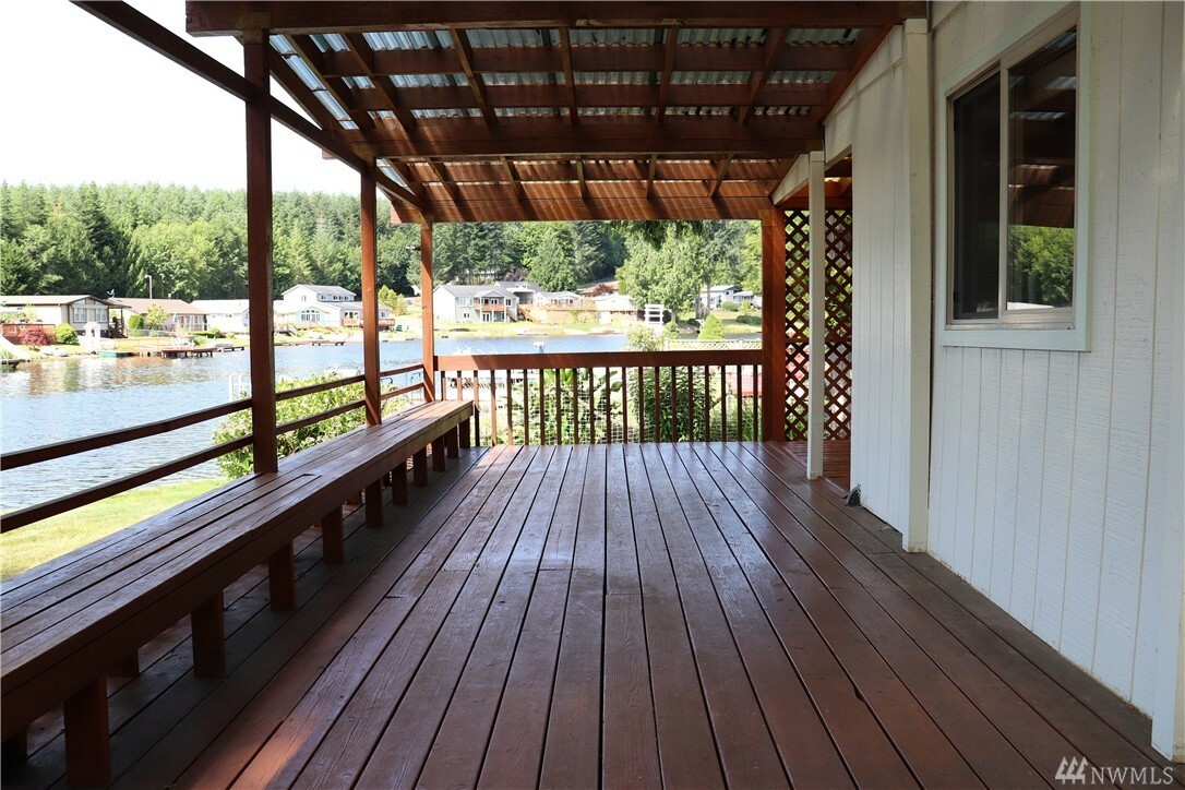 Property Photo:  800 SE Crescent Dr  WA 98584 