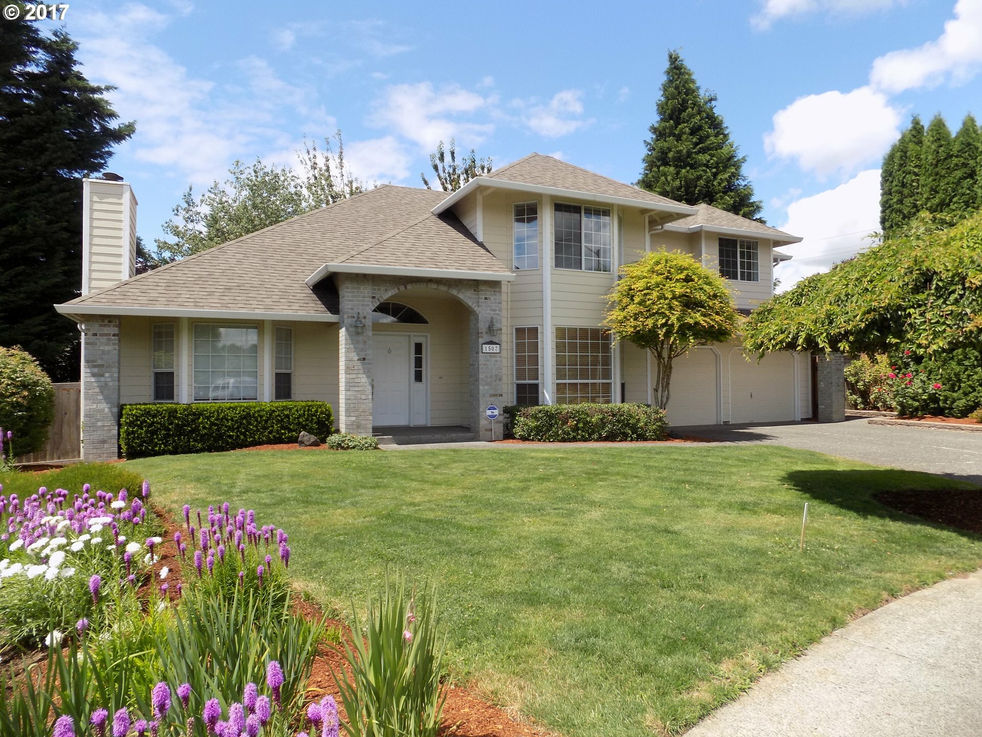 Property Photo:  1507 NW 138th Cir  WA 98685 