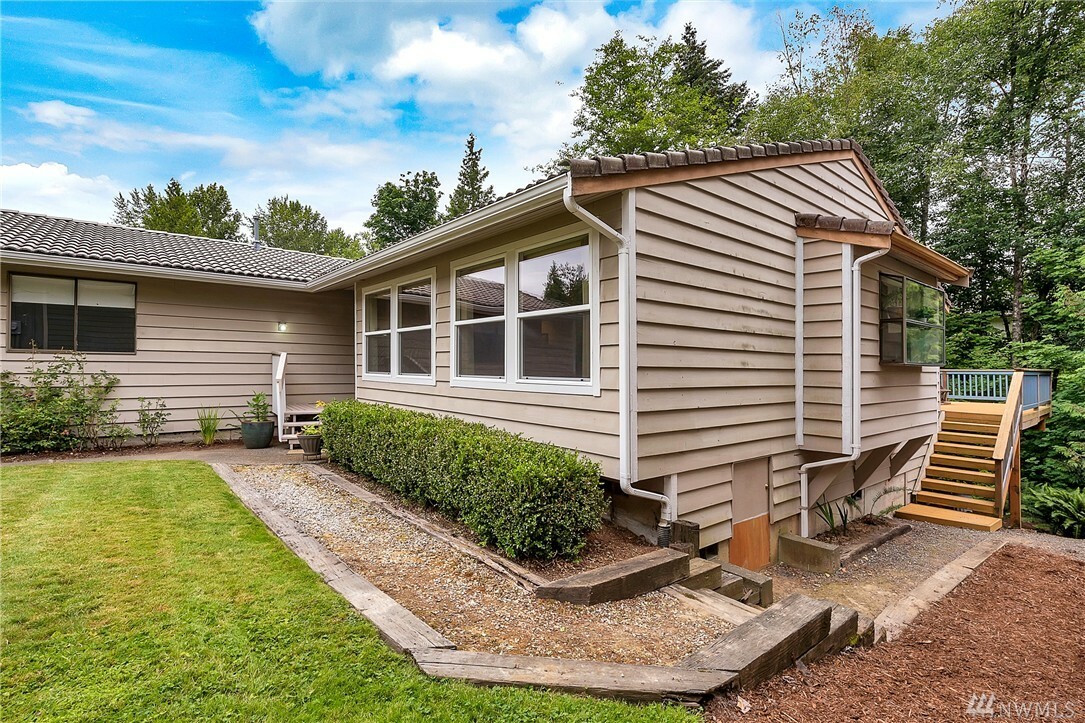 Property Photo:  1112 Inverness Lane  WA 98229 