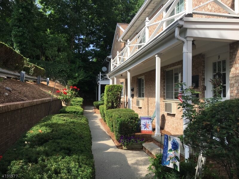 Property Photo:  27 Corsa Ter Apt 7B  NJ 07450 