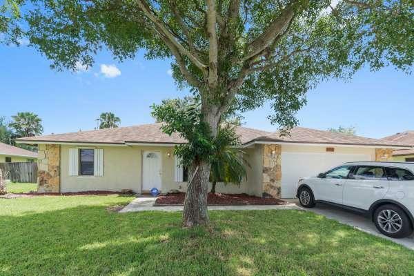 Property Photo:  10686 Ranchipur Street  FL 33437 