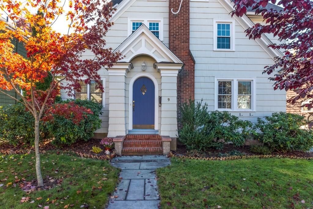 Property Photo:  9 Avalon Place  CT 06109 