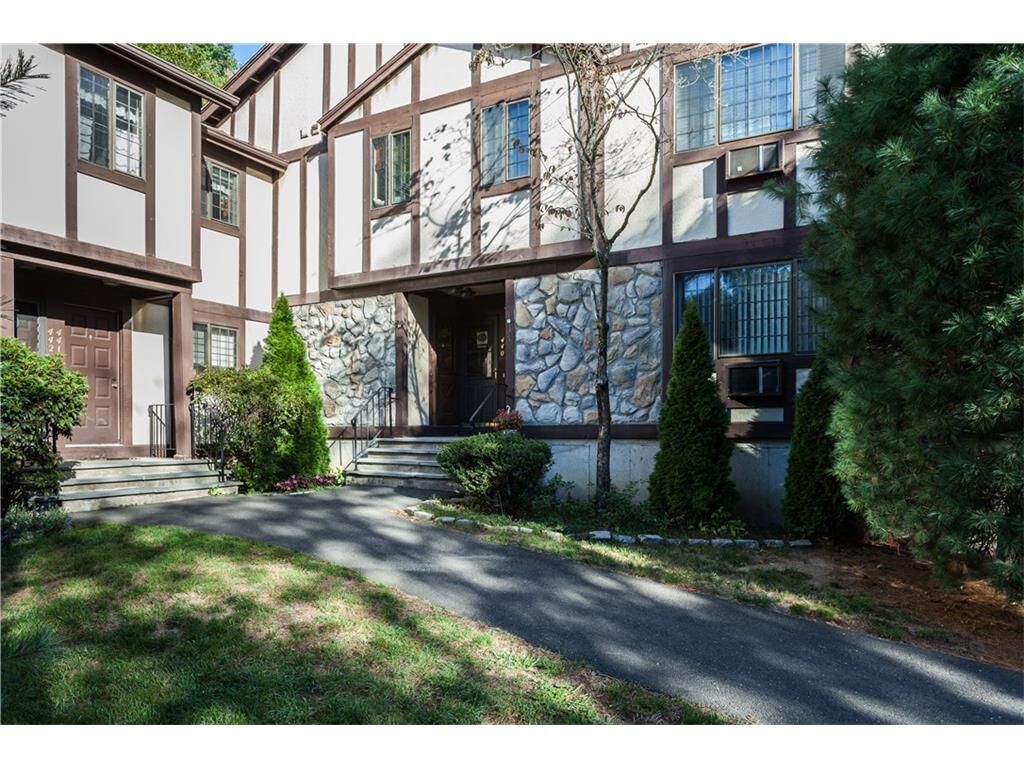 Property Photo: 438 Swanson Crescent 438 CT 06461