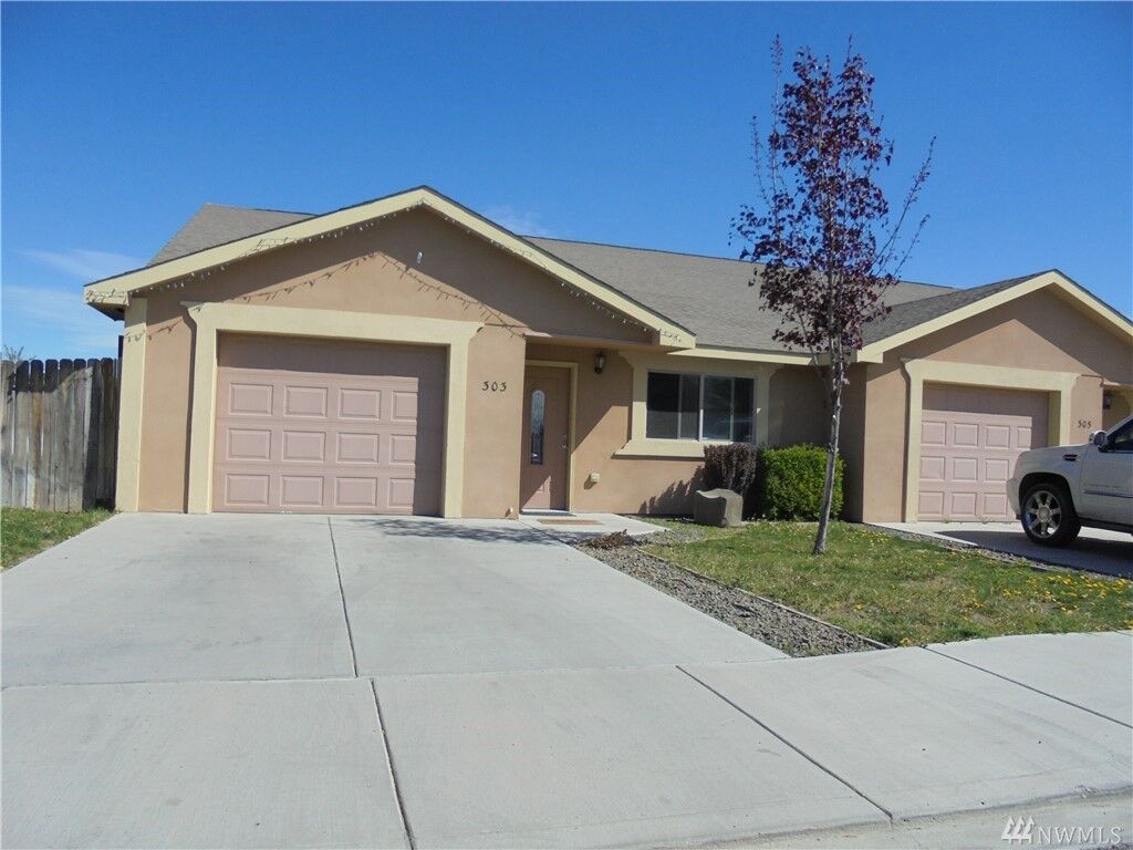 Property Photo:  323 E St NE 323  WA 98848 