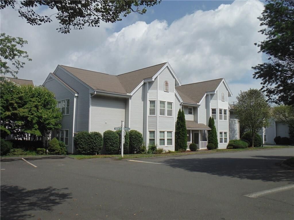 Property Photo: 8 Greenview Lane 8 CT 06461