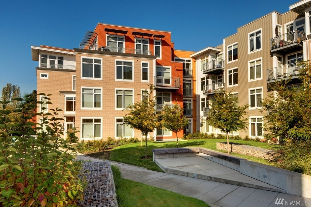 Property Photo:  170 Harbor Square Lp NE A408  WA 98110 