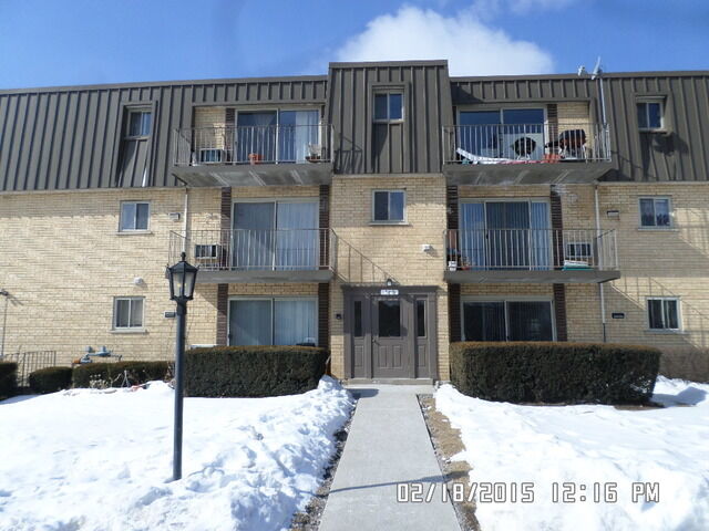 Property Photo:  580 Fairway View Drive 2-2B  IL 60090 