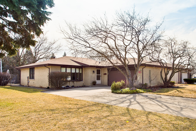 Property Photo: 4302 Peacock Lane IL 60008