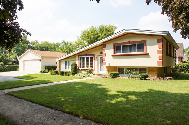 Property Photo:  2880 Eisenhower Drive  IL 60018 