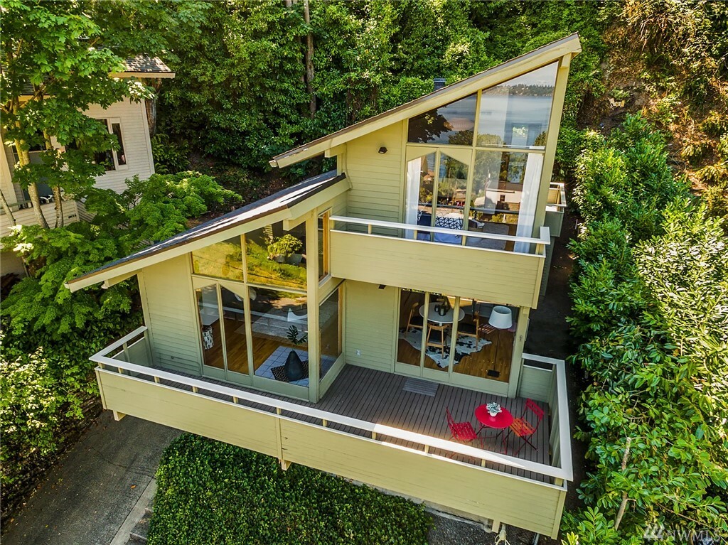 Property Photo: 429 Randolph Ave WA 98122