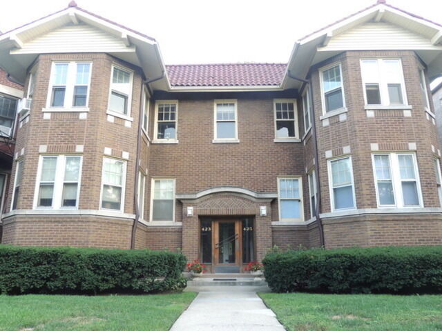 Property Photo: 425 Washington Boulevard 425-2 IL 60302