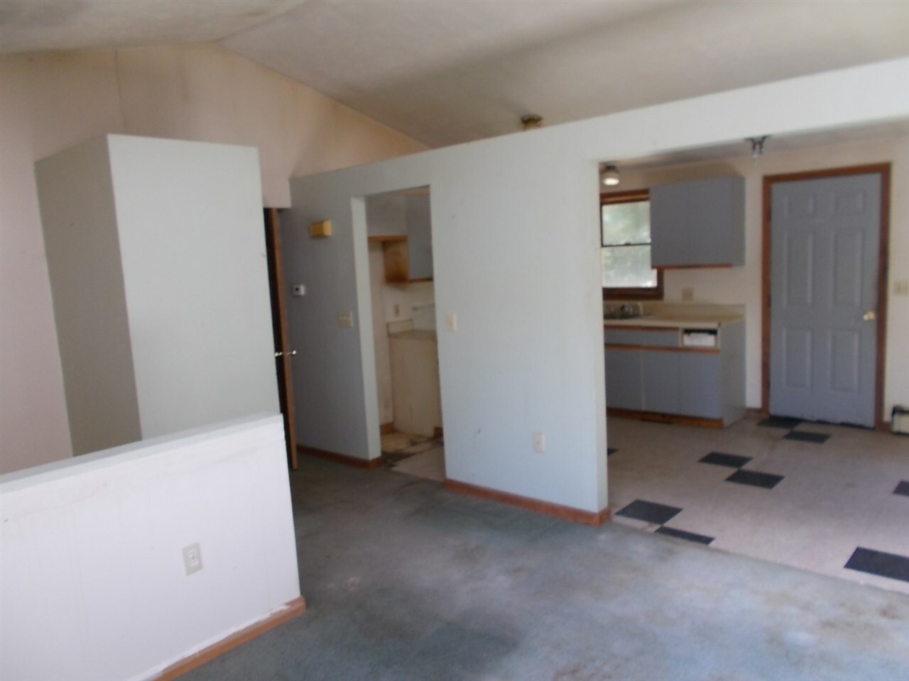 Property Photo:  105 Whittier Drive  NH 03044 