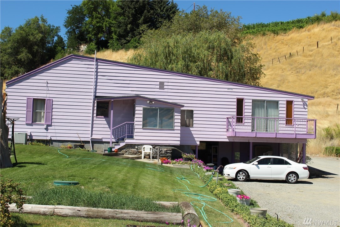 Property Photo: 5201 Rock Island Dr WA 98850