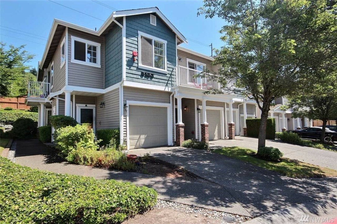 Property Photo:  5100 Talbot Place S B  WA 98055 