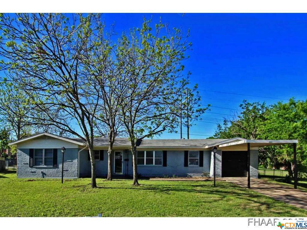 Property Photo:  203 Currie Avenue  TX 76541 