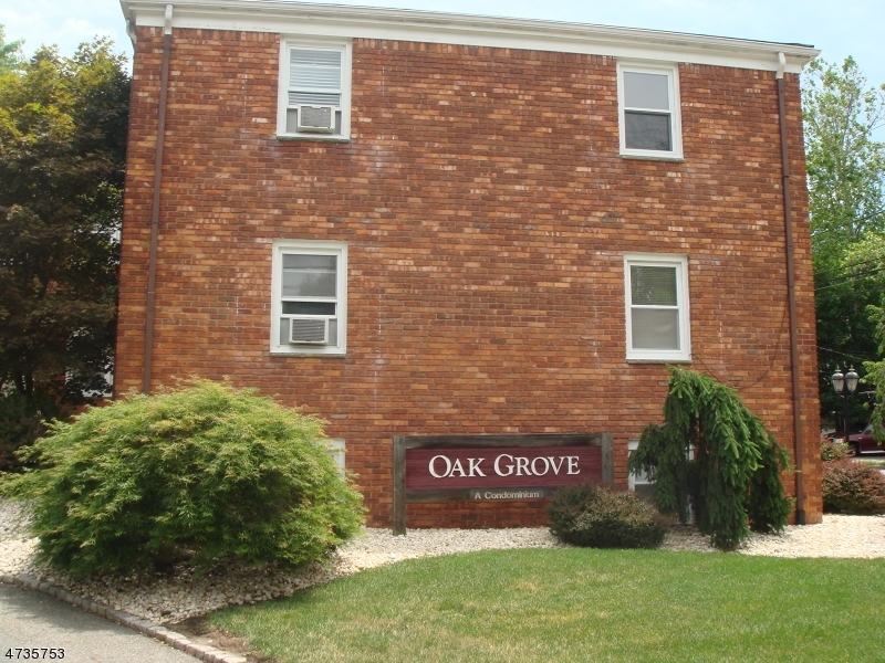 Property Photo:  1 Oak Grove Rd, Unit 1A  NJ 07006 