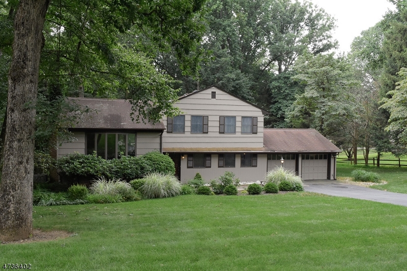 Property Photo:  3 W Hillside Ct  NJ 07950 