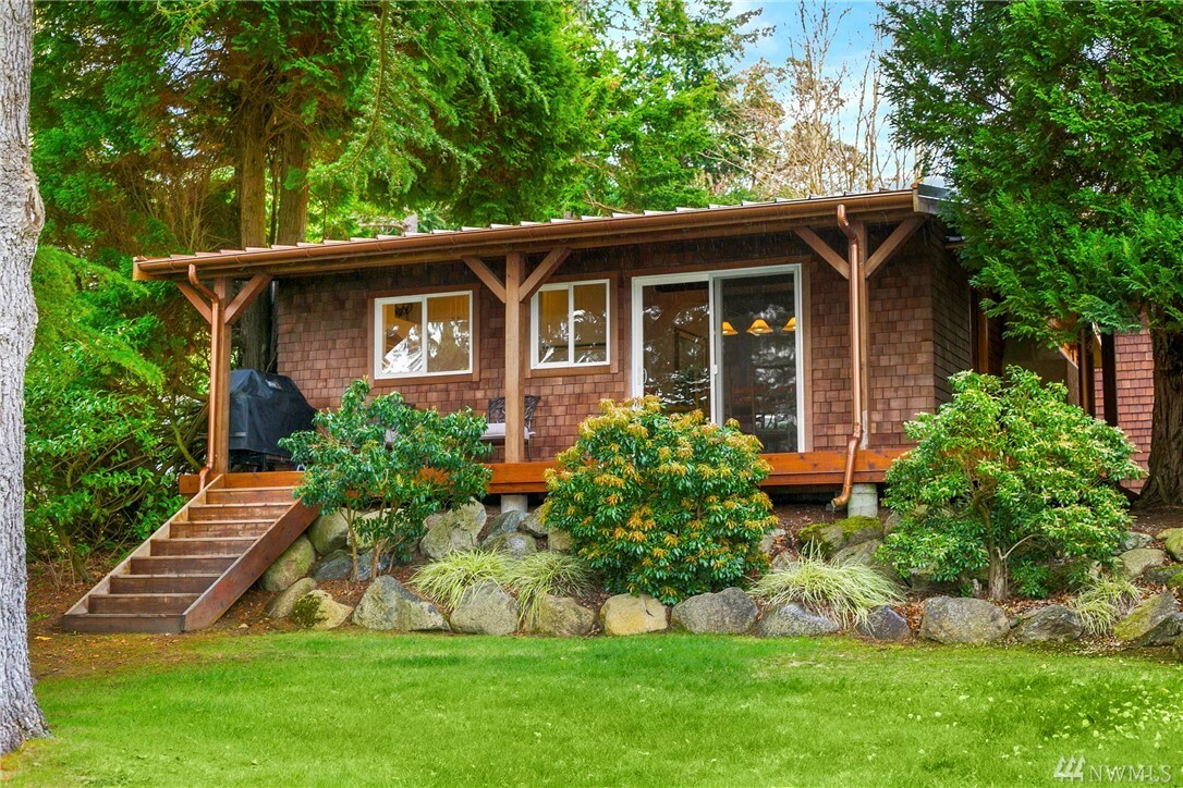 Property Photo:  23135 Kingsbury Rd SW  WA 98070 