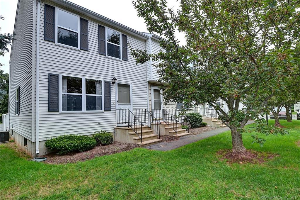 Property Photo:  7 Larkspur Lane 7  CT 06033 