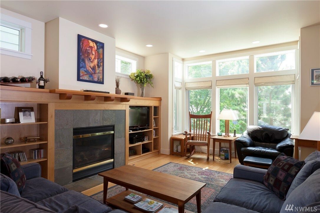 Property Photo:  156 Wood Ave SW 4  WA 98110 