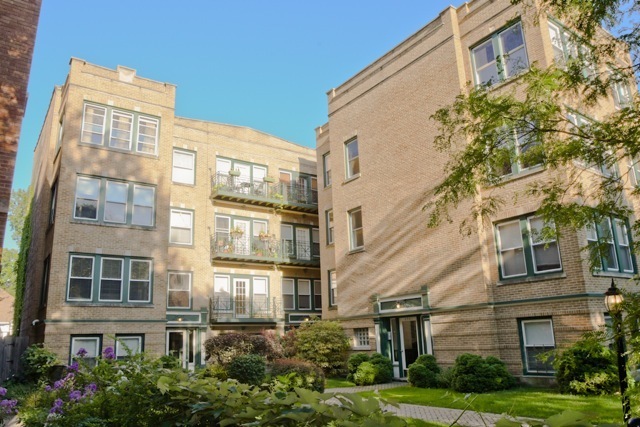 Property Photo: 4943 St Louis Avenue 1N IL 60625