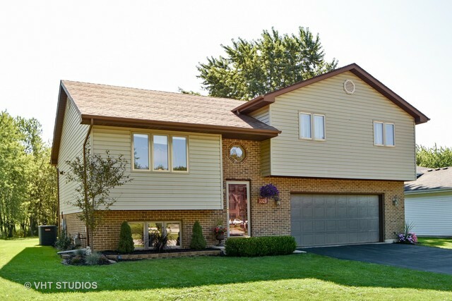 Property Photo:  3323 Campbell Avenue  IL 60411 