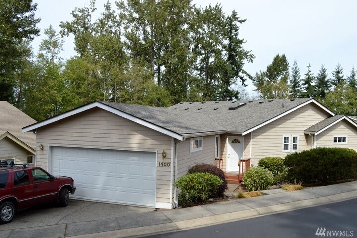 Property Photo:  1400 Whatcom St  WA 98229 