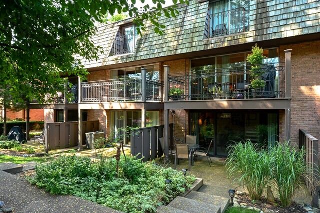 Property Photo:  442 Lageschulte Street  IL 60010