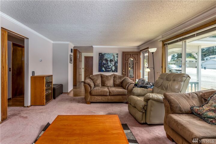 Property Photo: 1720 NE 8th WA 98277