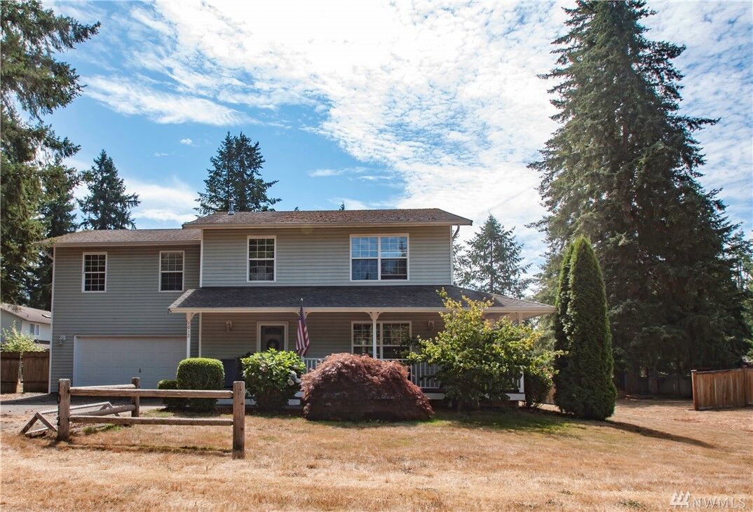 Property Photo:  1012 135th Ave SE  WA 98290 