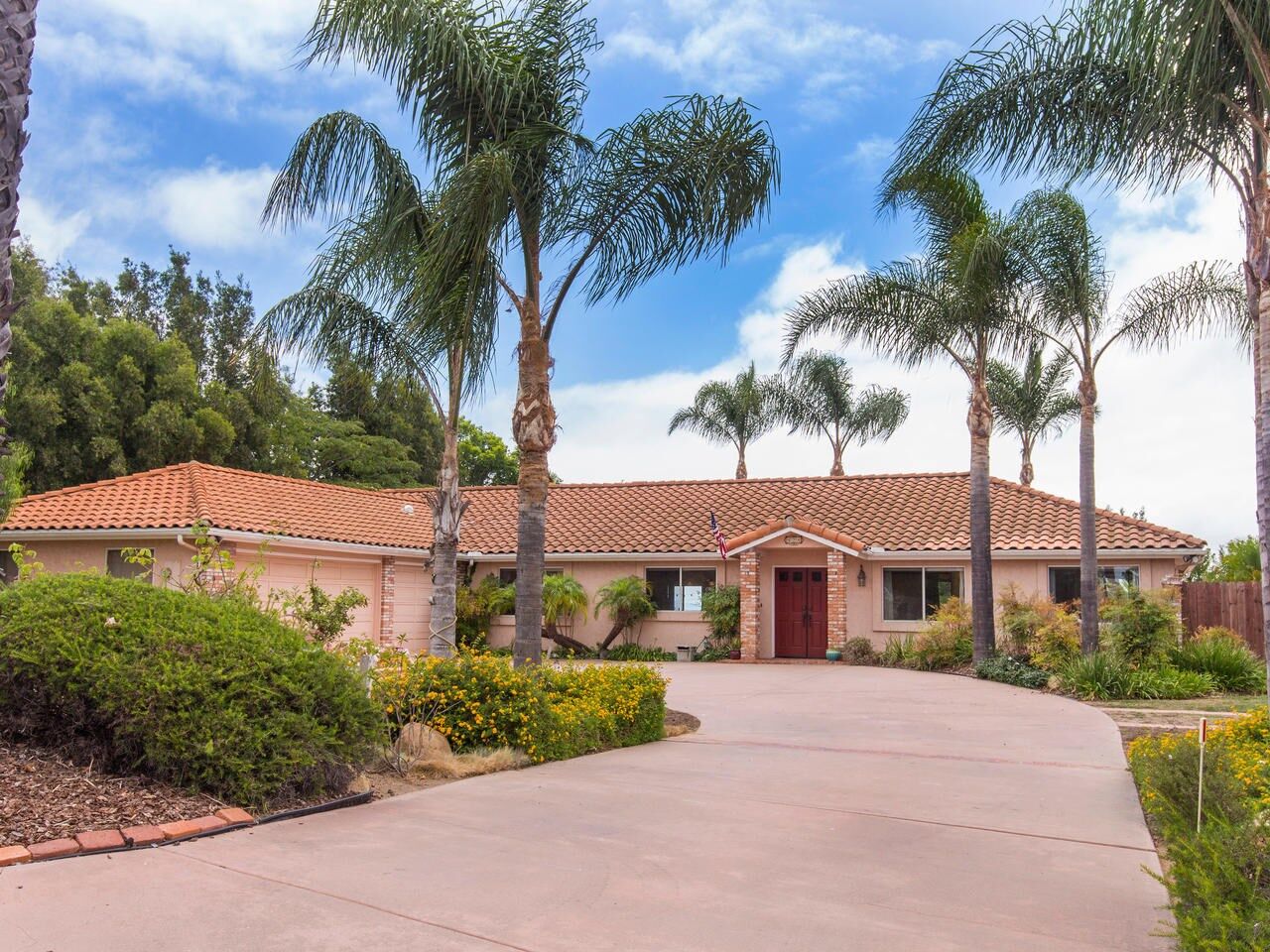 Property Photo: 424 Ali Way CA 92028