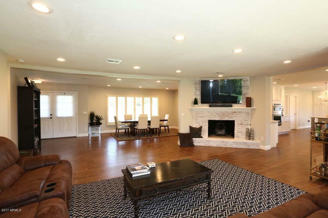 Property Photo: 1909 E Berridge Lane AZ 85016