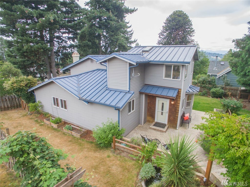 Property Photo: 3219 S 133rd St WA 98168