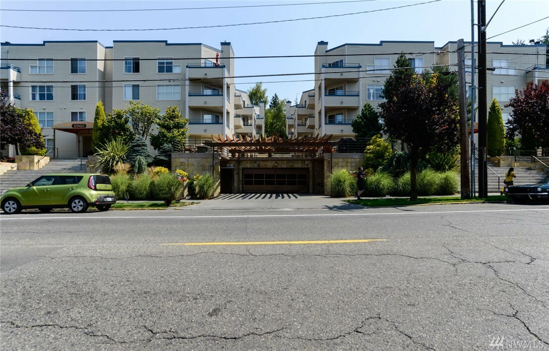 Property Photo:  6970 California Ave SW B304  WA 98136 