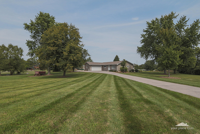 Property Photo: 81 Tomahawk Trail IL 60543